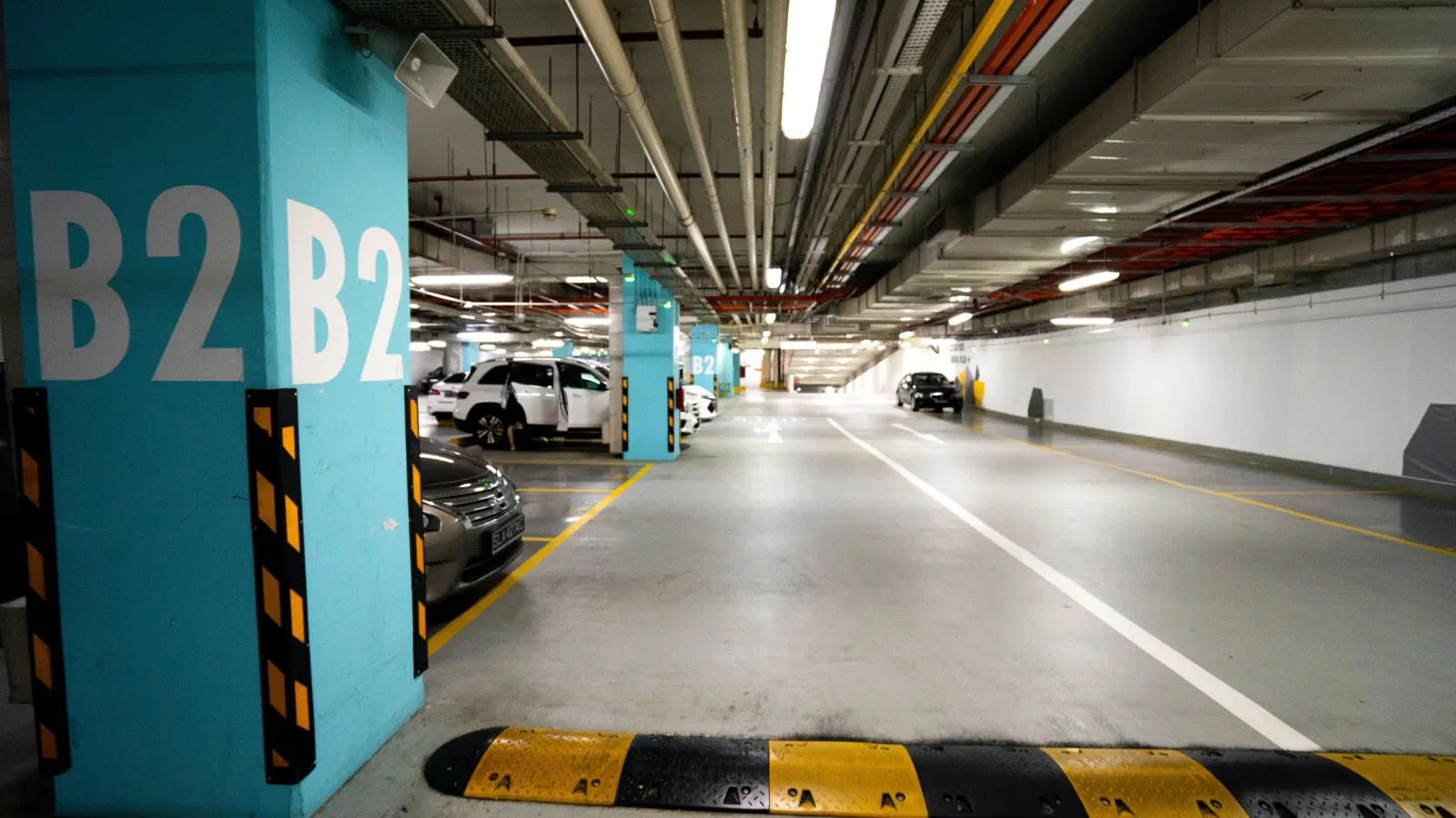 IMM Parking Rate Guide: Fees, Free Parking & Best Times